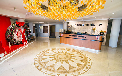 Мраморная плитка в отеле “Sopka”, Россия